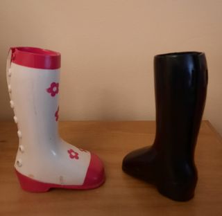 Botas desparejadas de Nancy de Famosa