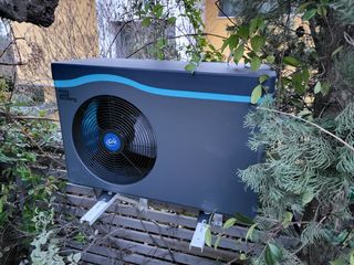 Installazione della pompa di calore per piscina