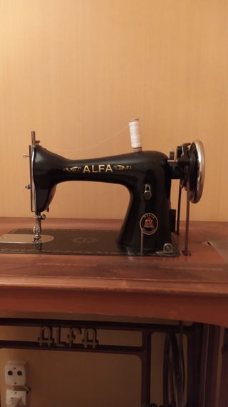 MAQUINA DE COSER ALFA
