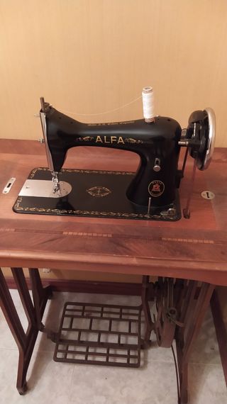 MAQUINA DE COSER ALFA