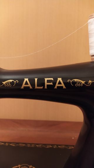 MAQUINA DE COSER ALFA