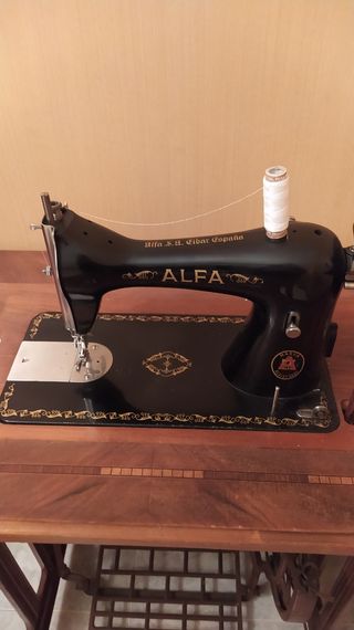MAQUINA DE COSER ALFA