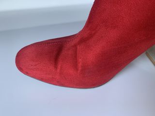 Botines rojos de Stradivarius. Talla 37