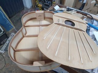 Luthier. Especialista Guitarras. Susana Martin