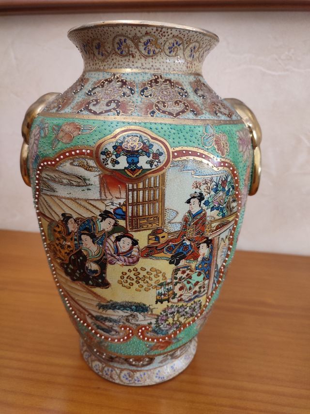 Jarrón y bombonera o tibor