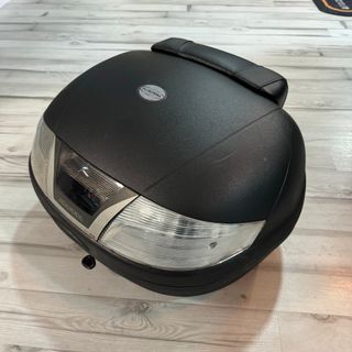 Baul Kappa K46 Tech 46L luces ahumadas