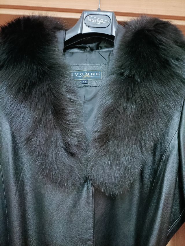 Abrigo Piel negro pelitos