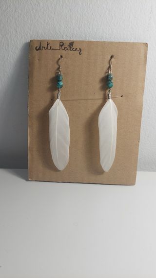 Pendientes de pluma natural
