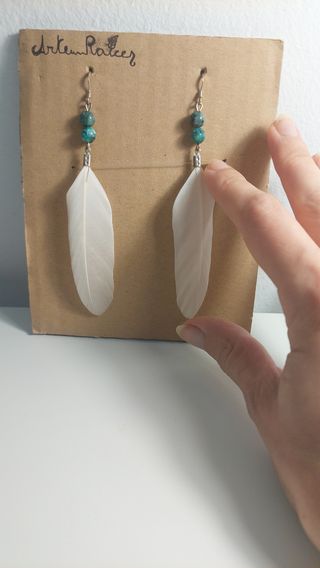 Pendientes de pluma natural
