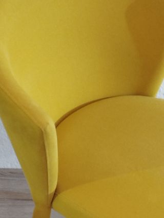 Silla tapizada mostaza AMELIE_Calligaris