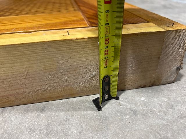 puerta de alacena de madera .