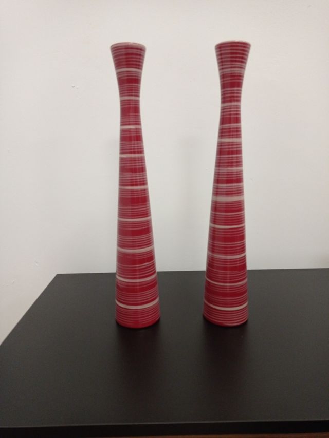 2 jarrones altos.5€ los dos.