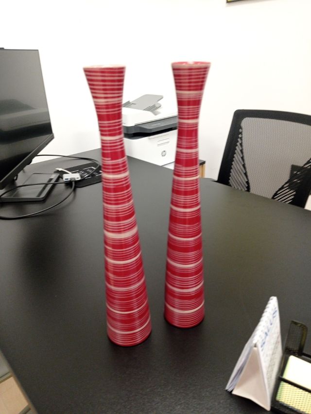 2 jarrones altos.5€ los dos.