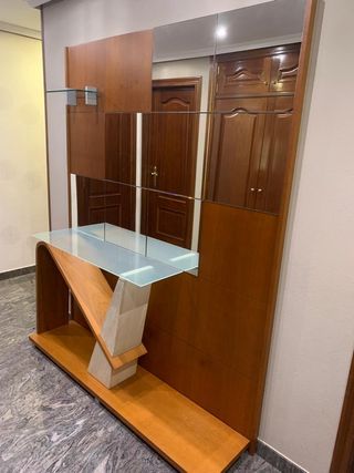 Mueble de entrada con TRAVERTINO y espejo mural
