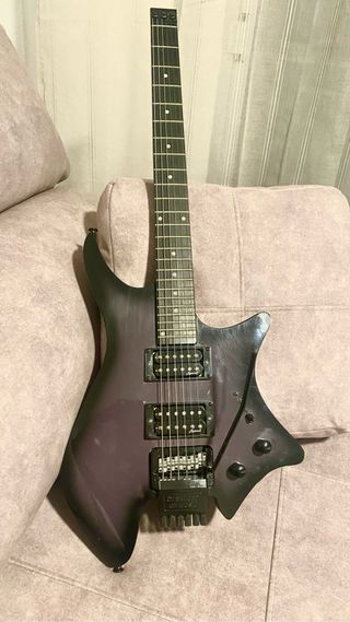 Guitarra Hiadless tipo Stranberg