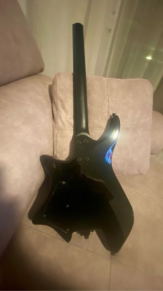 Guitarra Hiadless tipo Stranberg