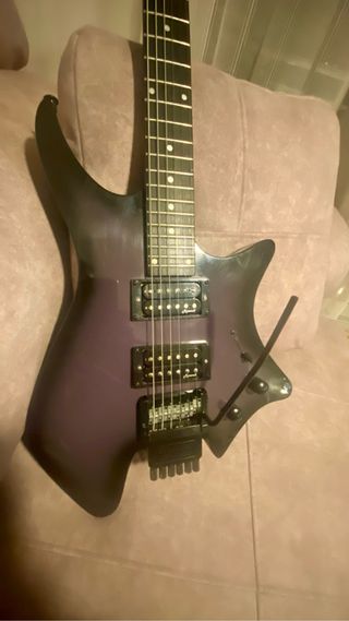 Guitarra Hiadless tipo Stranberg