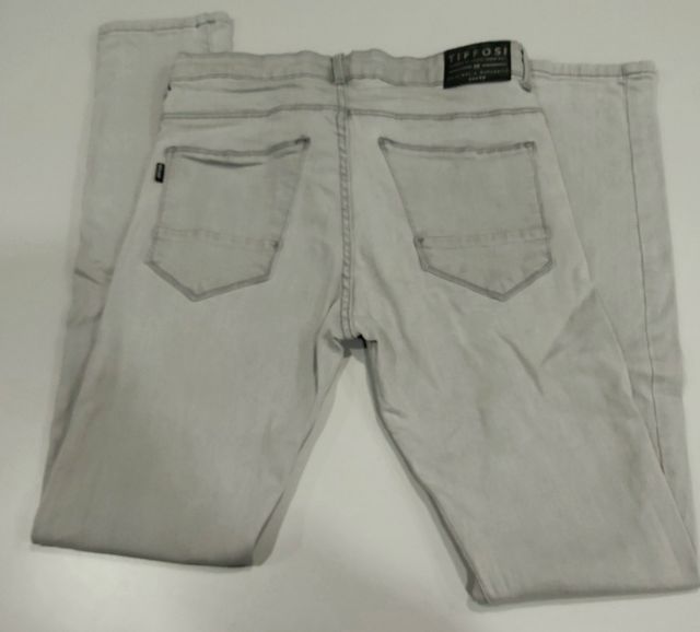 Pantalón vaquero gris