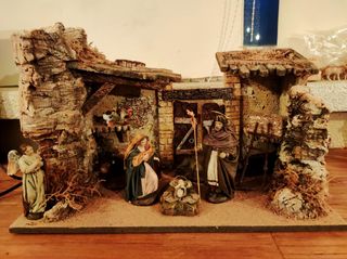 Pesebre/Belén artesanal de barro y tela con luz