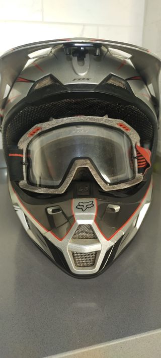 Casco Fox v2 y gafas fox
