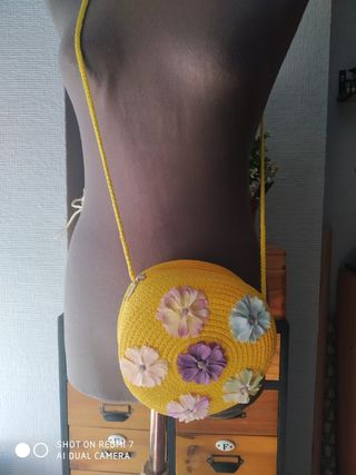 Bolso de rafia decorado 