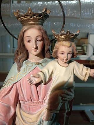 Antigua figura de virgen