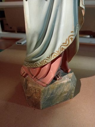 Antigua figura de virgen