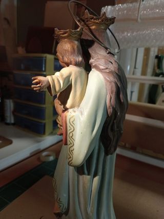 Antigua figura de virgen