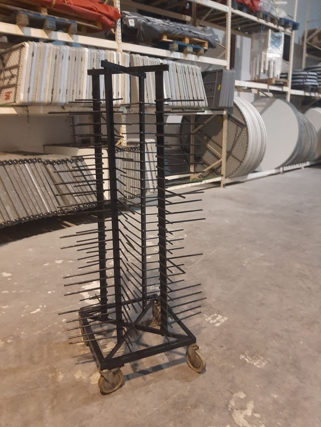 Carrello da 100 vassoi da