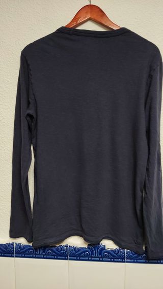 Camiseta Gap.