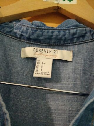 Camisa tejana hombros descubiertos Forever21