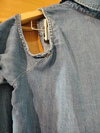 Camisa tejana hombros descubiertos Forever21