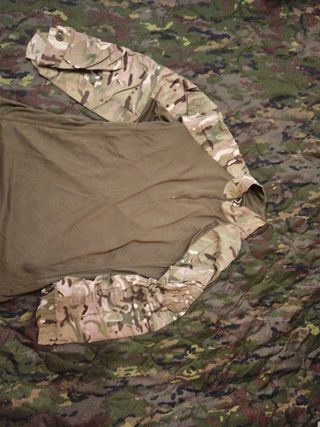 Lote N177 Varias camisas tacticas
