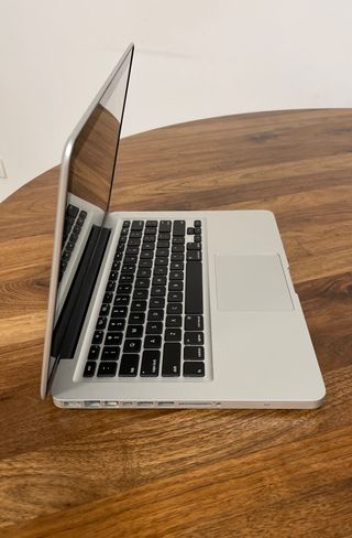  MacBook Pro dual-core Intel Core i5 y 2.5GHz