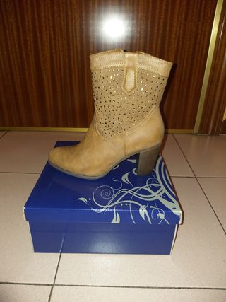 BOTÍN CAMPERO COLOR CAMEL N37/ NUEVO A ESTRENAR