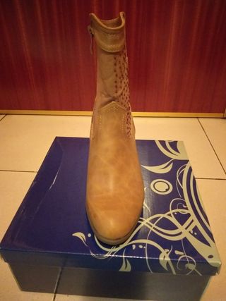 BOTÍN CAMPERO COLOR CAMEL N37/ NUEVO A ESTRENAR