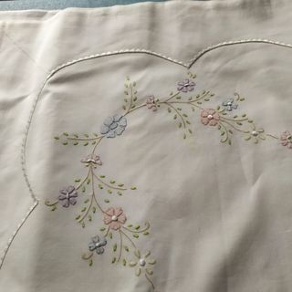 Juego de cama compuesto por sábana y almohadón