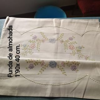 Juego de cama compuesto por sábana y almohadón