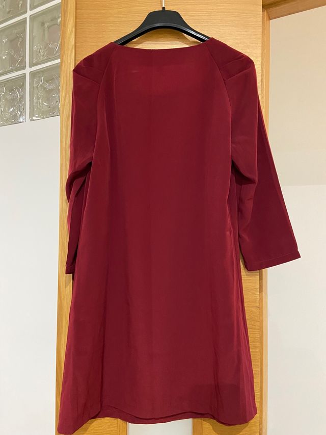 Vestido color burdeos