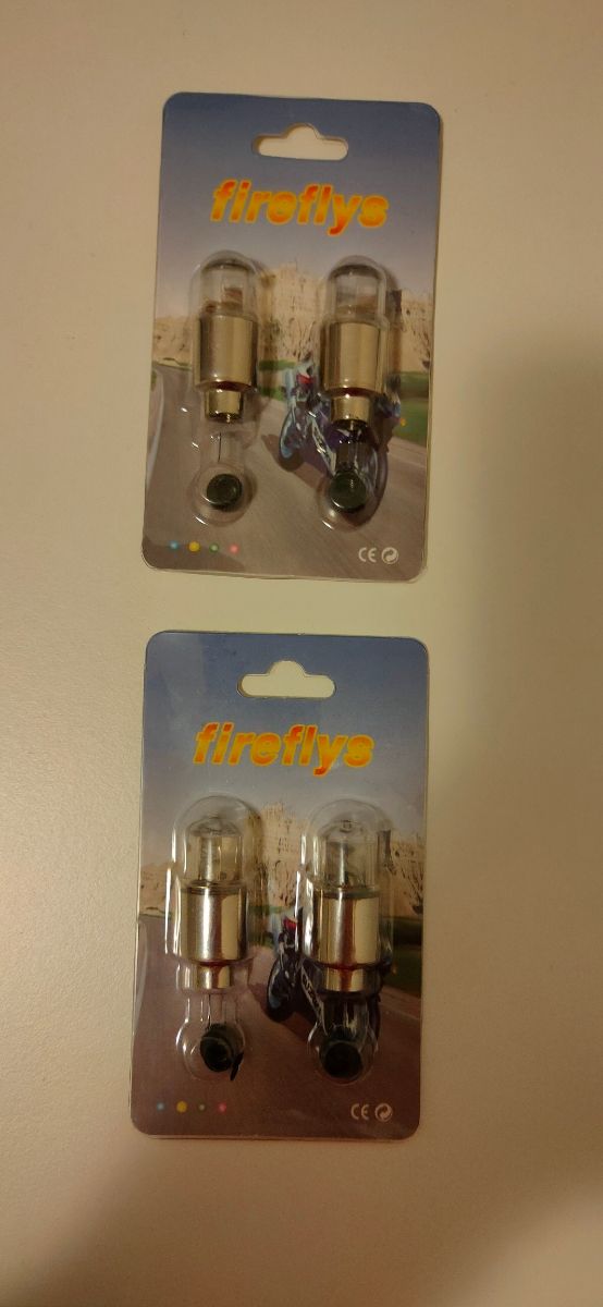 Lampadine tappi auto gomme colorate