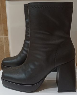 Botin negro tacón