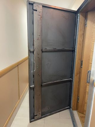 Puerta Anti okupa