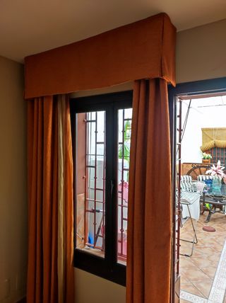 Cortinas y varios muebles