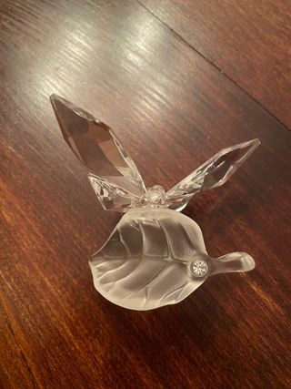farfalla su foglia Swarovski