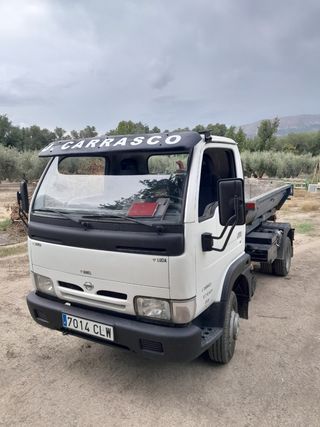 Transporte  y contenedores y grua