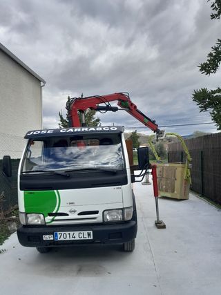 Transporte  y contenedores y grua