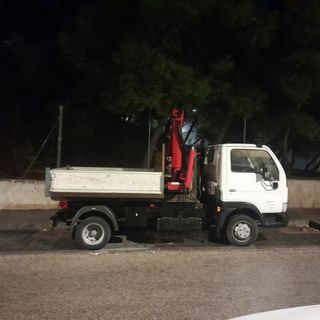 Transporte  y contenedores y grua