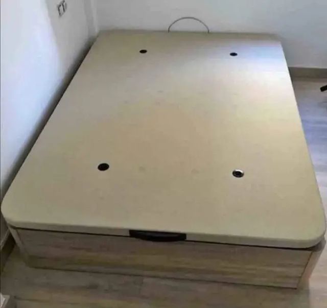 Mesa redonda + 4 sillas estilo Eames