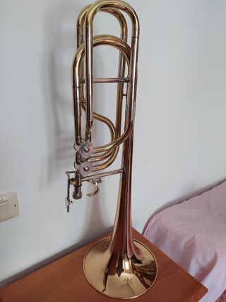 Trombón bajo modelo TV-831