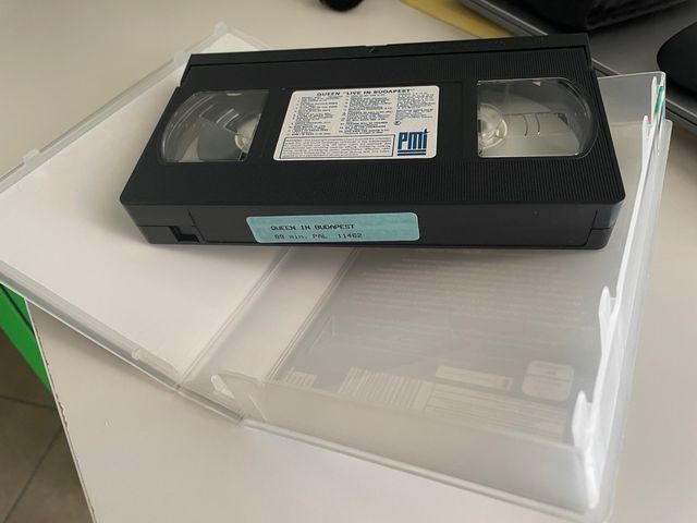 Queen Live in Budapest (1987)